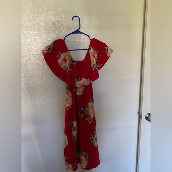 Off shoulder dresses never worn before and still with tags - Picture 1 of 3